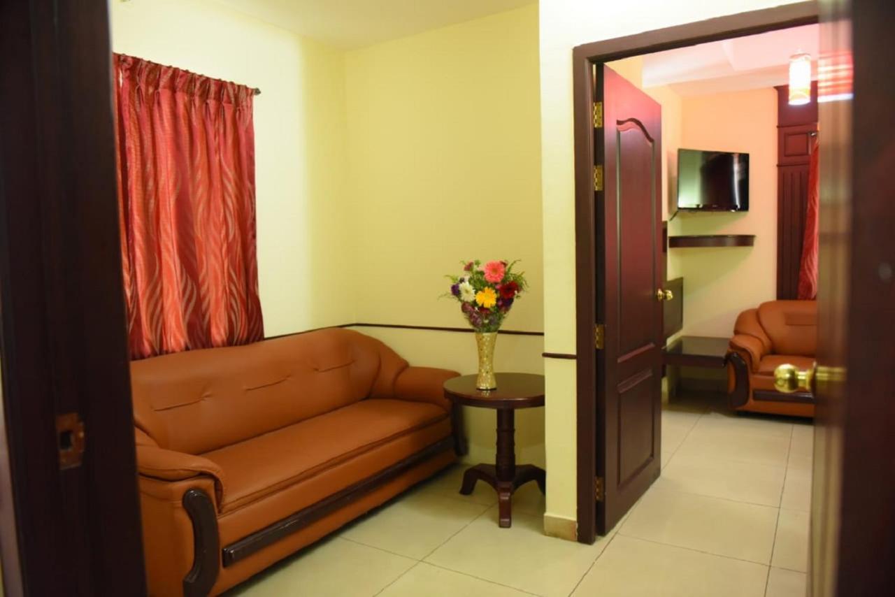 Chendhoor Residency Hotel Tiruchirappalli Bagian luar foto